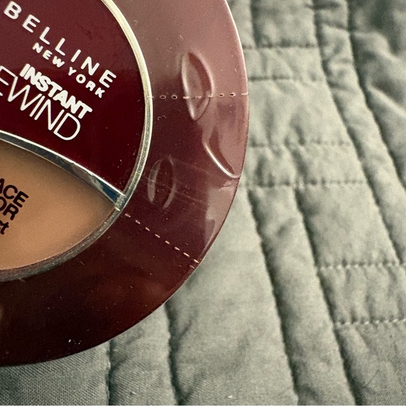 MAYBELLINE INSTANT AGE REWIND CREAM COMPACT FOUNDATION CREAMY NATURAL LIGHT-5. - Picture 3 of 6